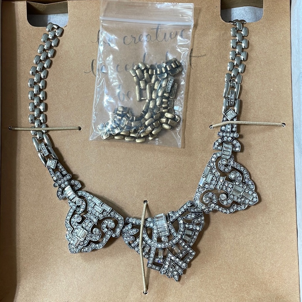 Chloe & isabel brand new in box necklace